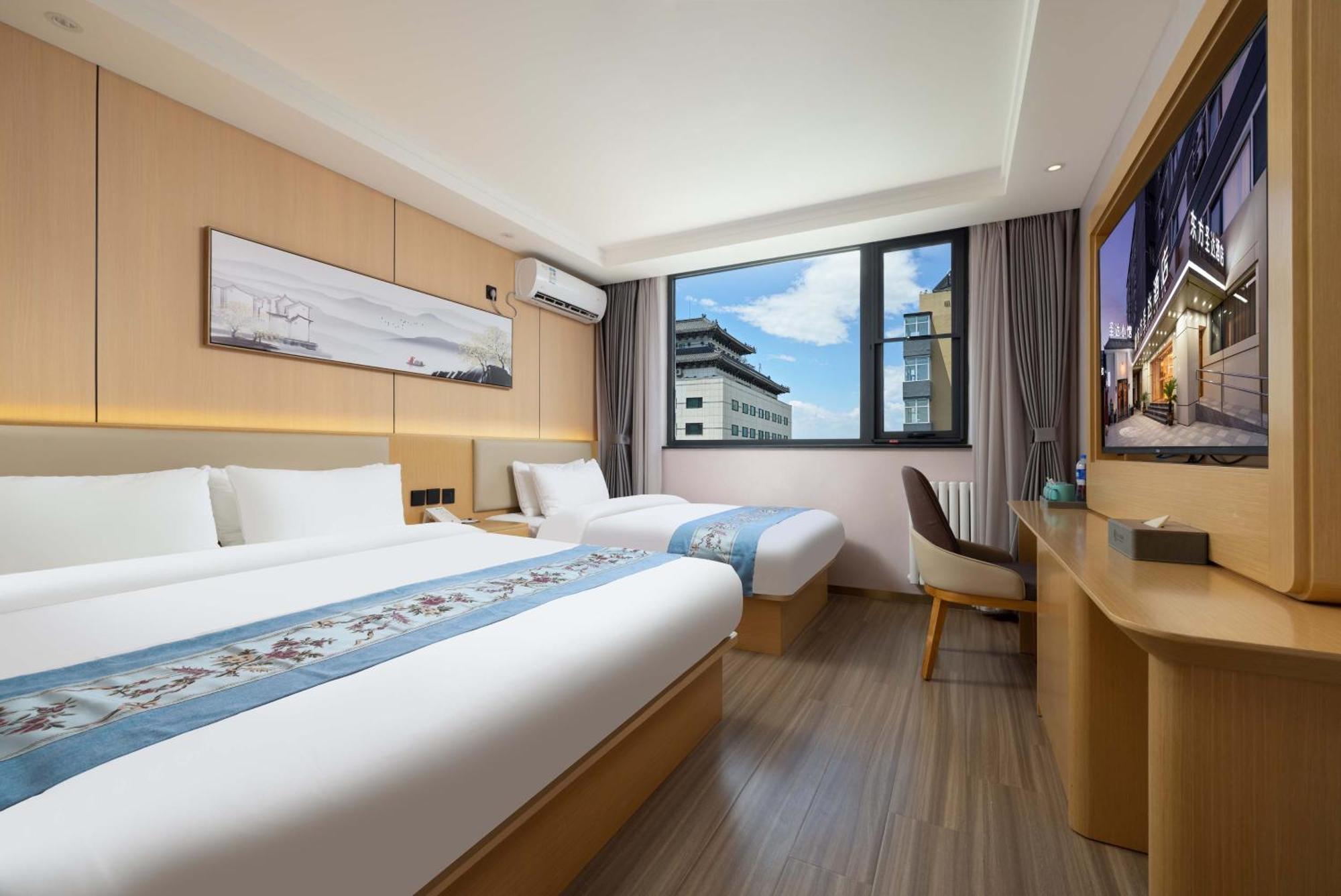 East Sacred Hotel--Very Near Beijing Tiananmen Square ,The Forbidden City,The Temple Of Heaven ,3 Minutes' Walk To Wangfujing Subway ,Located In The Center Of Beijing, Many Shopping Malls Around,Newly Renovated Hotel-Able To Receive Foreign Guests Zewnętrze zdjęcie